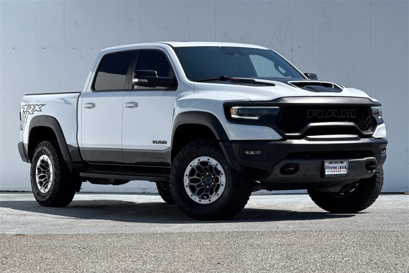 Ram 1500 Vehicle Full-screen Gallery Image 02