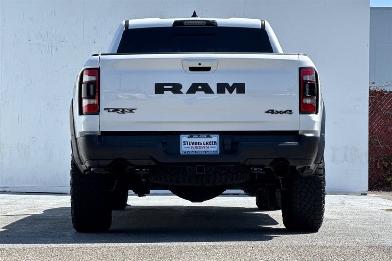Ram 1500 Vehicle Full-screen Gallery Image 05
