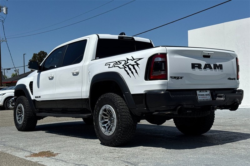 Ram 1500 Vehicle Full-screen Gallery Image 06