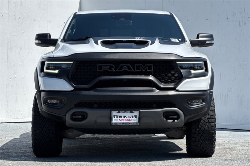 Ram 1500 Vehicle Full-screen Gallery Image 09