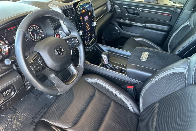 Ram 1500 Vehicle Full-screen Gallery Image 10