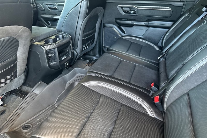 Ram 1500 Vehicle Full-screen Gallery Image 12