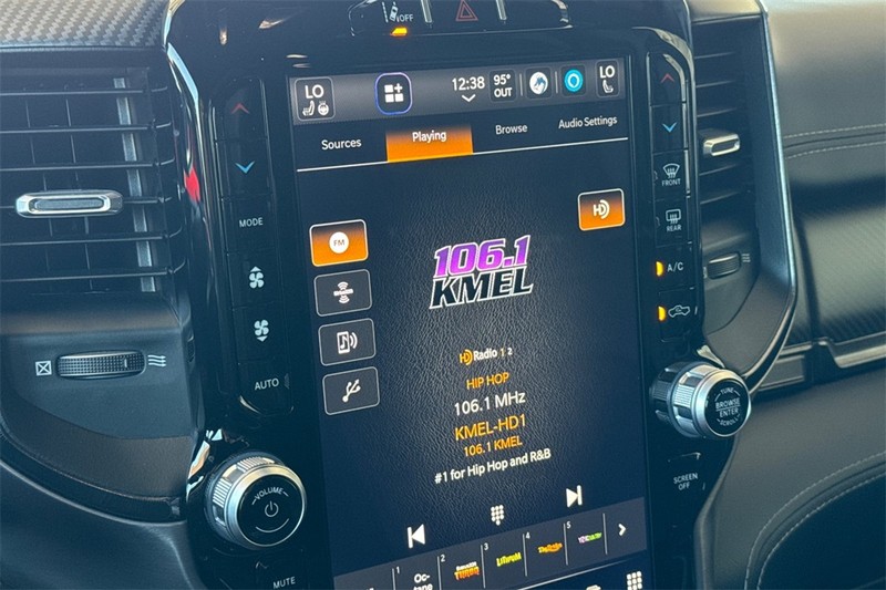 Ram 1500 Vehicle Full-screen Gallery Image 18