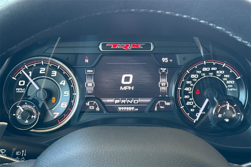 Ram 1500 Vehicle Full-screen Gallery Image 24