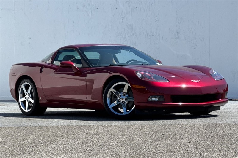 Chevrolet Corvette Vehicle Full-screen Gallery Image 02