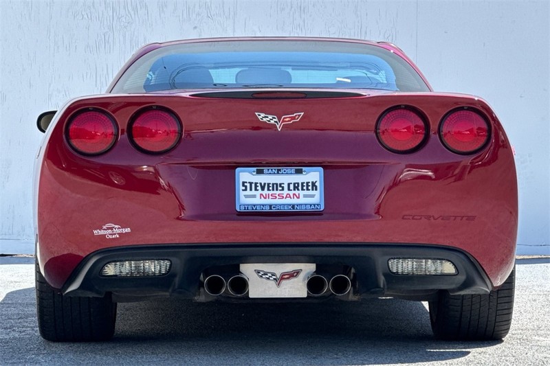 Chevrolet Corvette Vehicle Full-screen Gallery Image 05