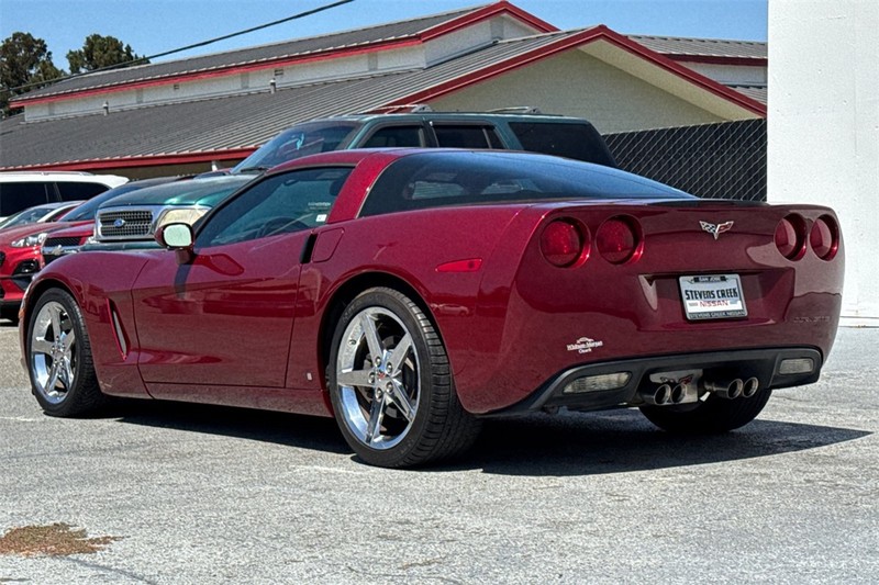 Chevrolet Corvette Vehicle Full-screen Gallery Image 06