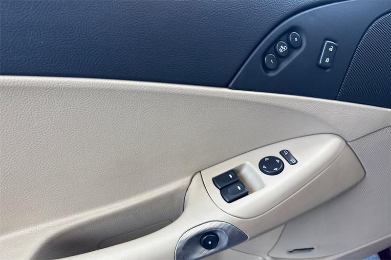 Chevrolet Corvette Vehicle Full-screen Gallery Image 11