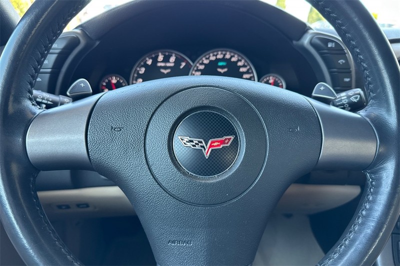 Chevrolet Corvette Vehicle Full-screen Gallery Image 19