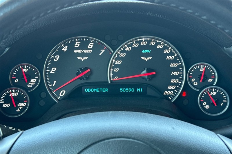 Chevrolet Corvette Vehicle Full-screen Gallery Image 20