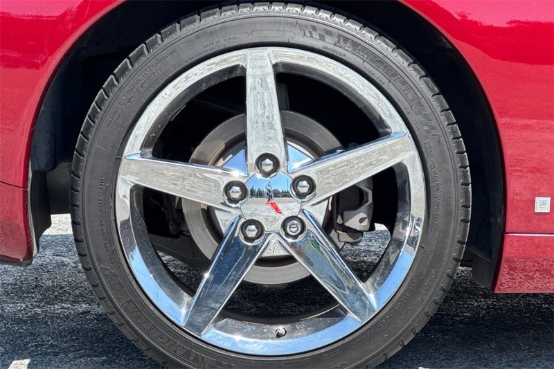 Chevrolet Corvette Vehicle Full-screen Gallery Image 22