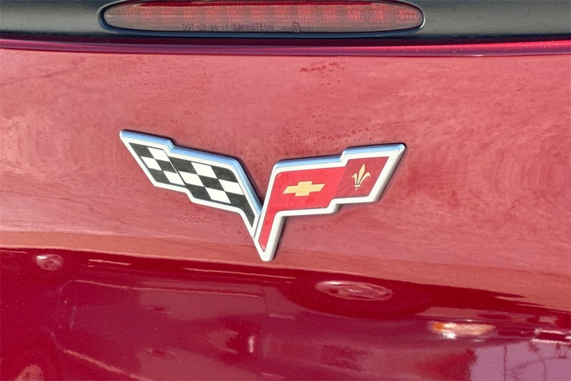 Chevrolet Corvette Vehicle Full-screen Gallery Image 23