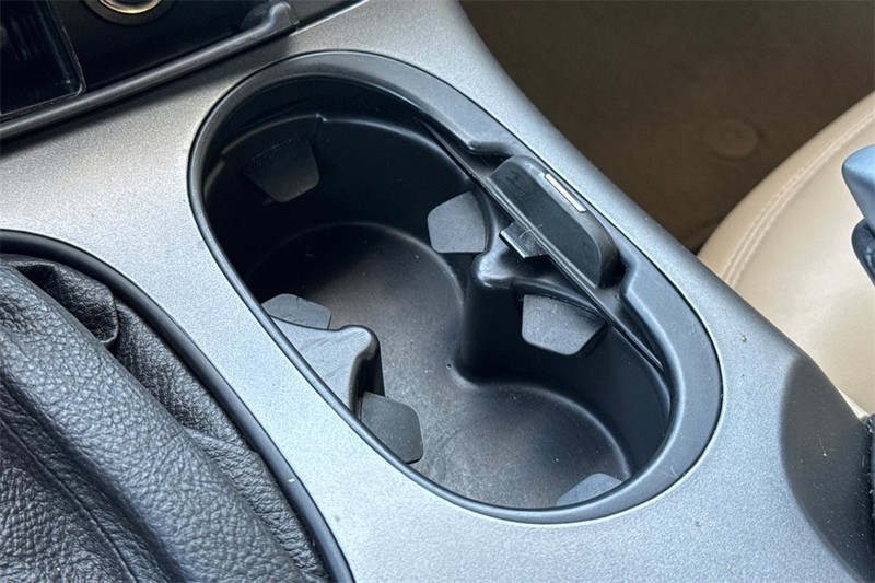 Chevrolet Corvette Vehicle Full-screen Gallery Image 24