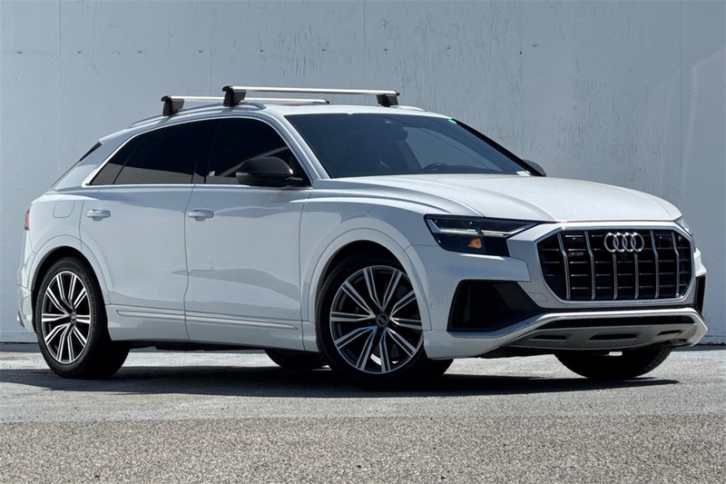 Audi SQ8 Vehicle Full-screen Gallery Image 02