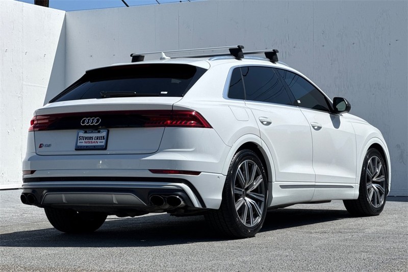 Audi SQ8 Vehicle Full-screen Gallery Image 04