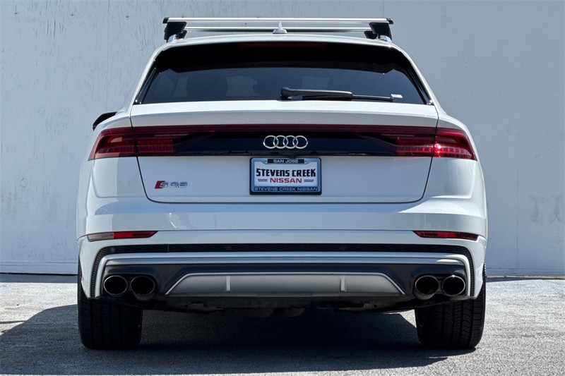 Audi SQ8 Vehicle Full-screen Gallery Image 05