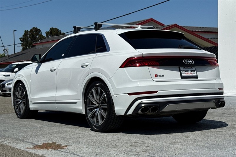 Audi SQ8 Vehicle Full-screen Gallery Image 06
