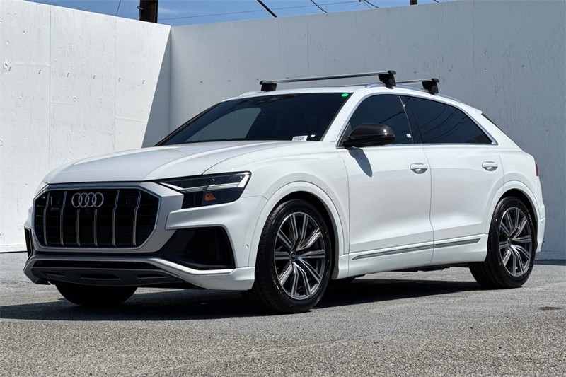 Audi SQ8 Vehicle Full-screen Gallery Image 08
