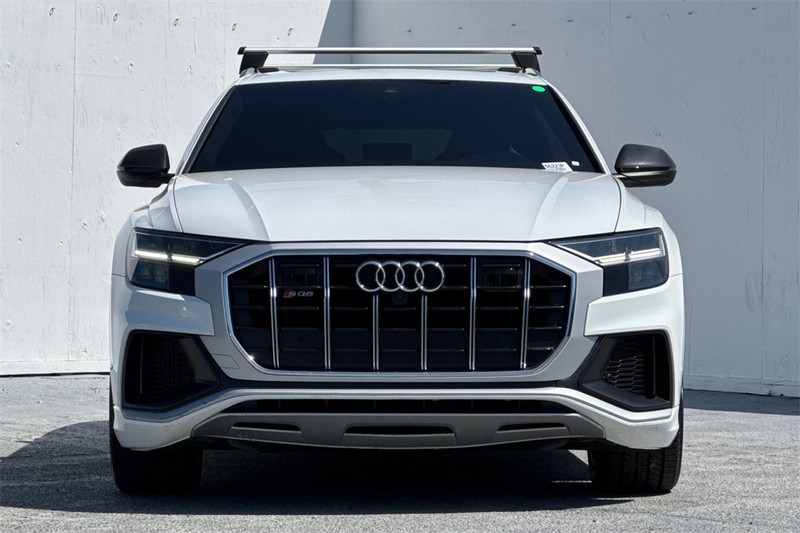 Audi SQ8 Vehicle Full-screen Gallery Image 09
