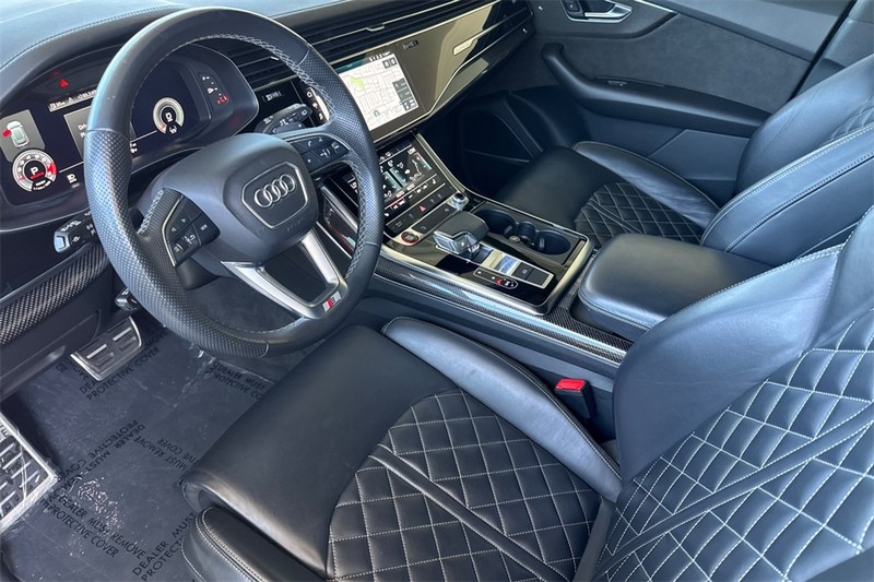 Audi SQ8 Vehicle Full-screen Gallery Image 10