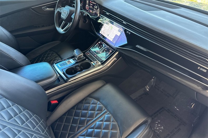 Audi SQ8 Vehicle Full-screen Gallery Image 15