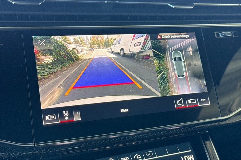 Audi SQ8 Vehicle Full-screen Gallery Image 19