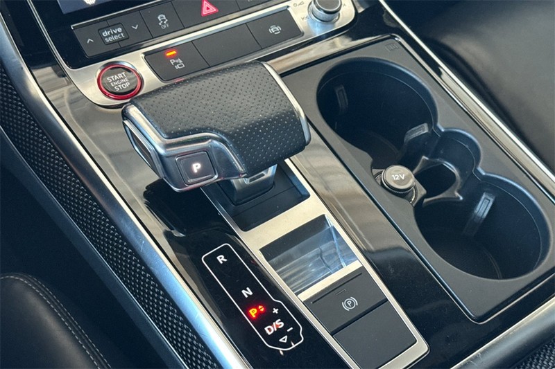 Audi SQ8 Vehicle Full-screen Gallery Image 21