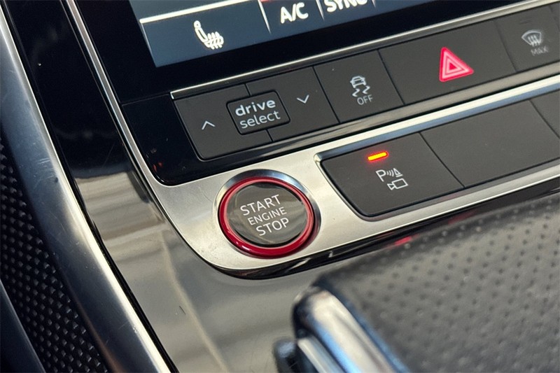 Audi SQ8 Vehicle Full-screen Gallery Image 22