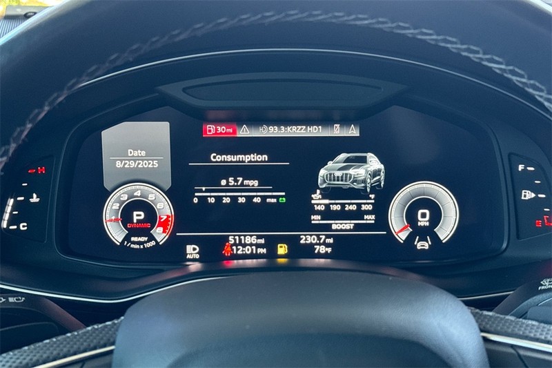 Audi SQ8 Vehicle Full-screen Gallery Image 24