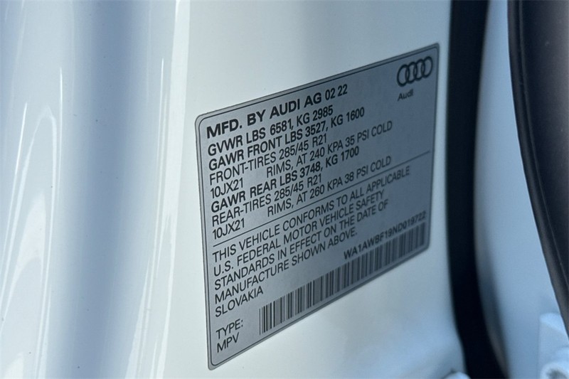 Audi SQ8 Vehicle Full-screen Gallery Image 28