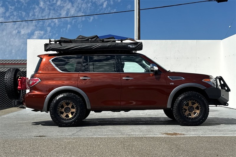 Nissan Armada Vehicle Full-screen Gallery Image 03