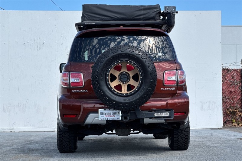 Nissan Armada Vehicle Full-screen Gallery Image 05