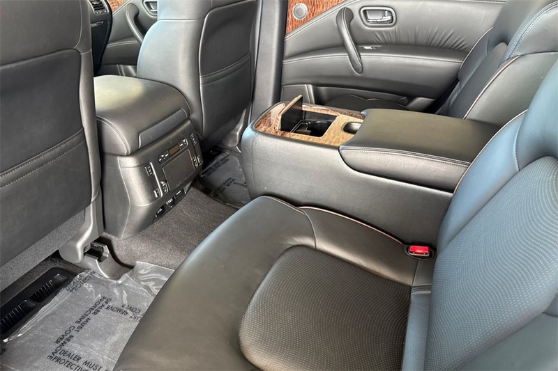 Nissan Armada Vehicle Full-screen Gallery Image 12