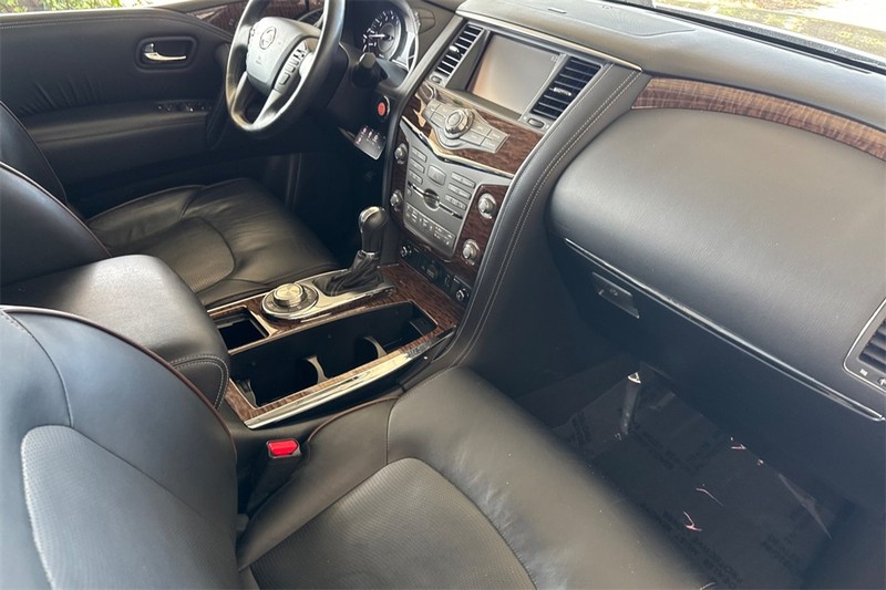 Nissan Armada Vehicle Full-screen Gallery Image 15