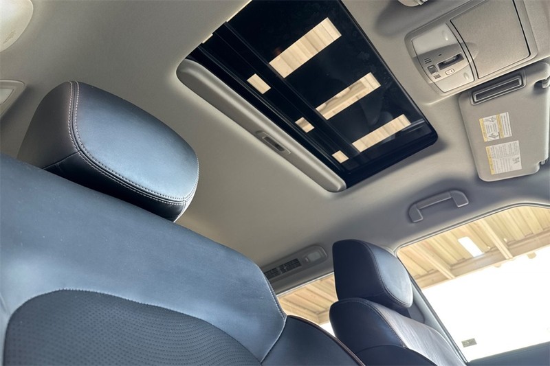 Nissan Armada Vehicle Full-screen Gallery Image 16