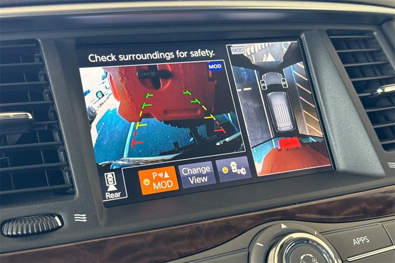 Nissan Armada Vehicle Full-screen Gallery Image 18