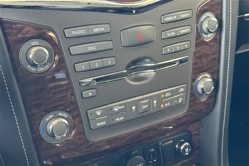 Nissan Armada Vehicle Full-screen Gallery Image 19