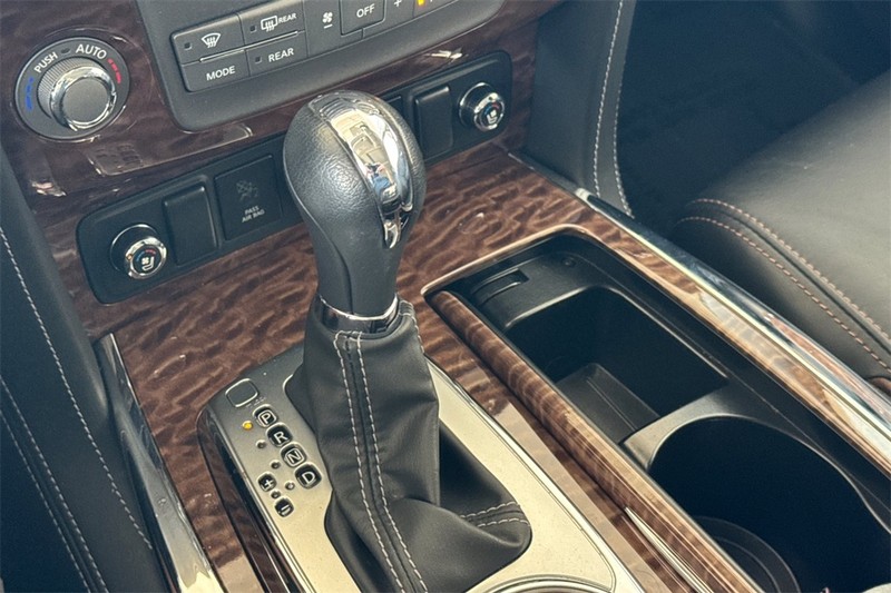 Nissan Armada Vehicle Full-screen Gallery Image 20