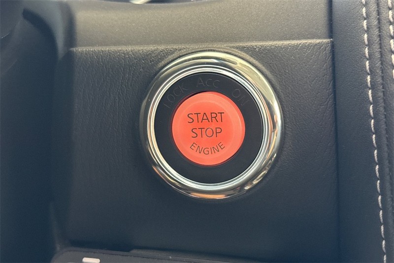 Nissan Armada Vehicle Full-screen Gallery Image 21