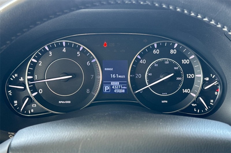 Nissan Armada Vehicle Full-screen Gallery Image 23