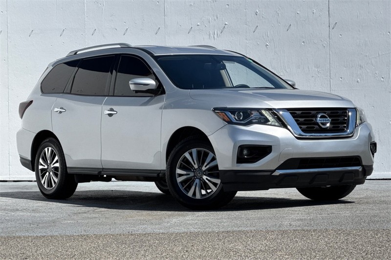 Nissan Pathfinder Vehicle Full-screen Gallery Image 02
