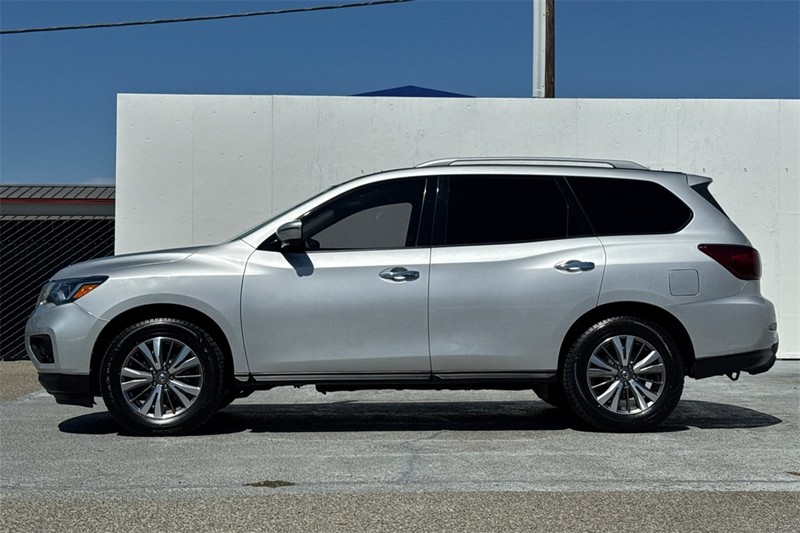 Nissan Pathfinder Vehicle Full-screen Gallery Image 07