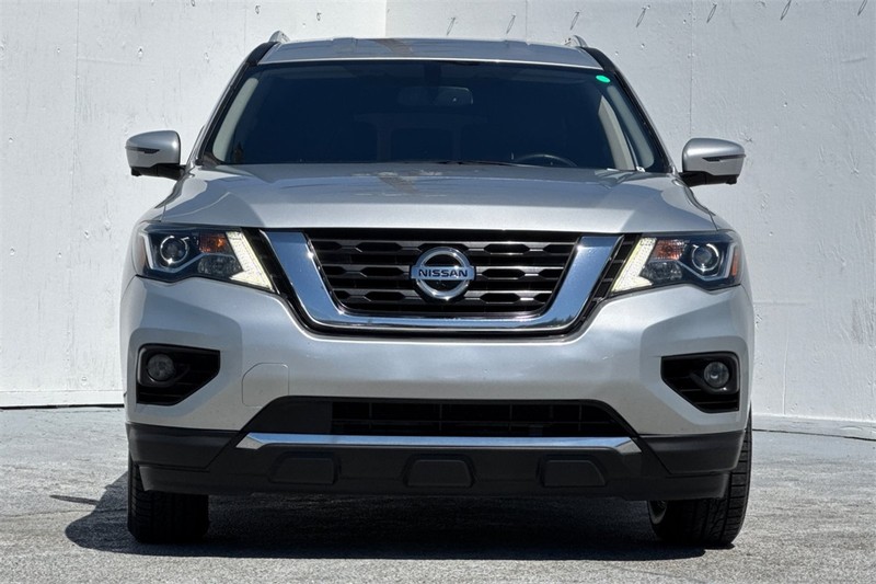 Nissan Pathfinder Vehicle Full-screen Gallery Image 09