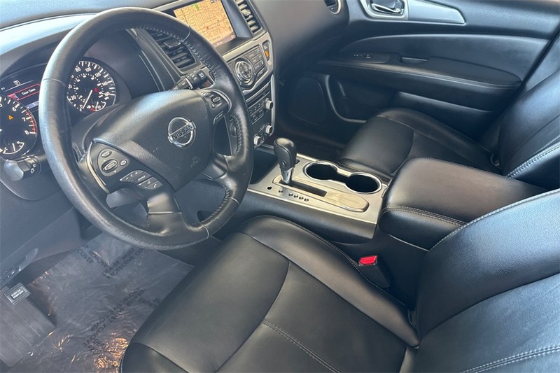 Nissan Pathfinder Vehicle Full-screen Gallery Image 10