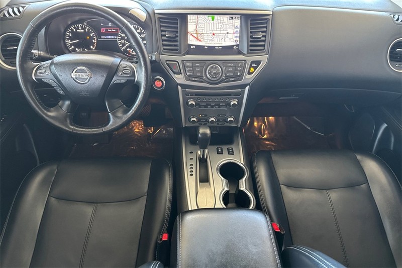Nissan Pathfinder Vehicle Full-screen Gallery Image 13