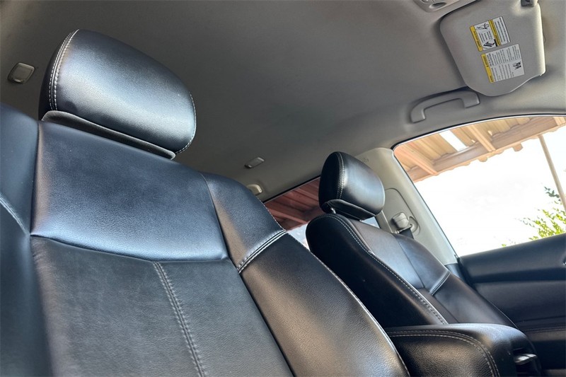 Nissan Pathfinder Vehicle Full-screen Gallery Image 16