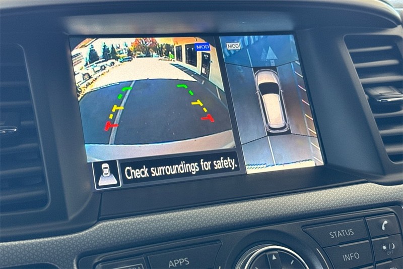 Nissan Pathfinder Vehicle Full-screen Gallery Image 19
