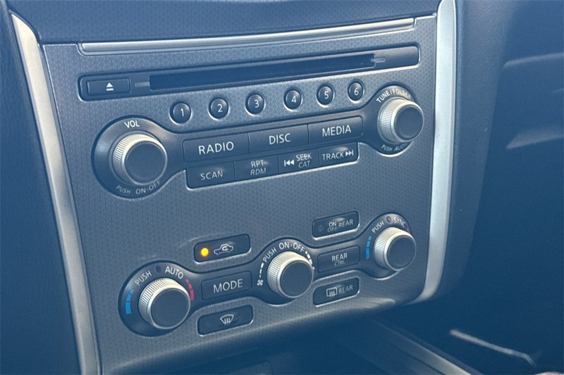 Nissan Pathfinder Vehicle Full-screen Gallery Image 20