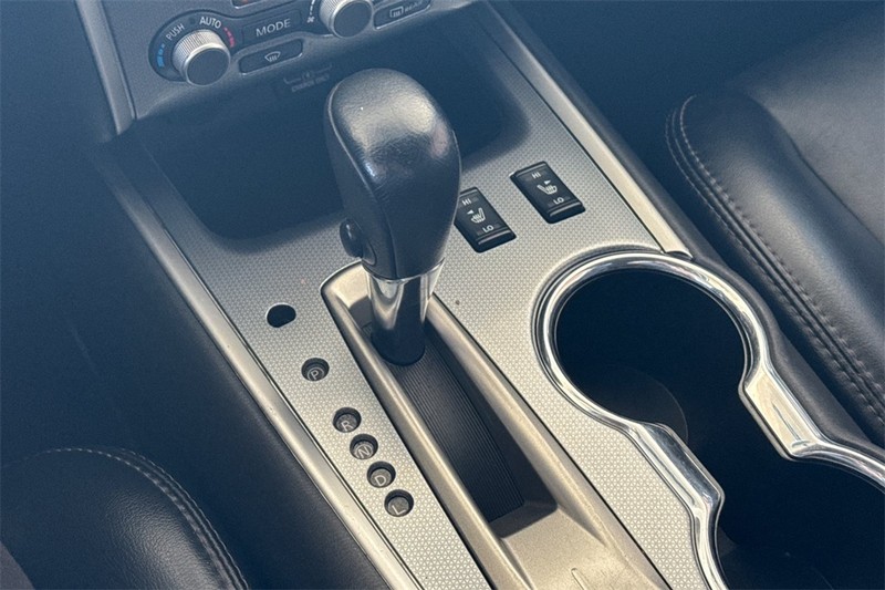 Nissan Pathfinder Vehicle Full-screen Gallery Image 21