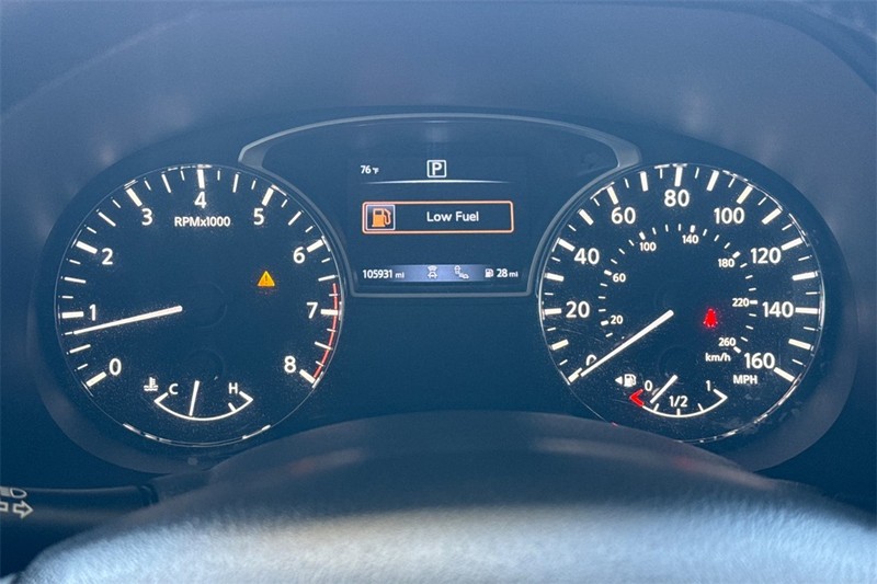 Nissan Pathfinder Vehicle Full-screen Gallery Image 24